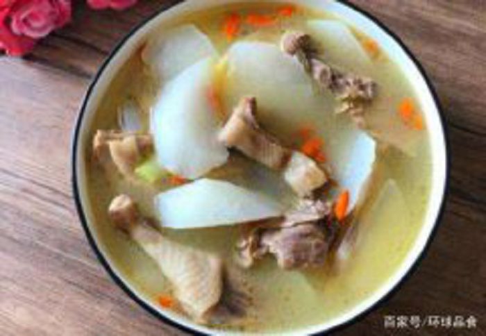 白萝卜鸭肉枸杞汤的做法